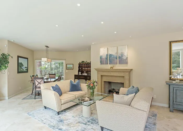 3885 Pebble Beach Oasis